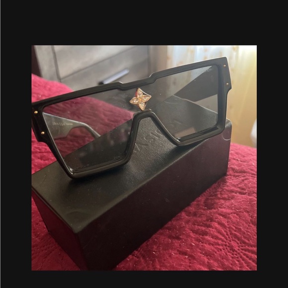 Authentic Louis Vuitton - Picture 3 of 5